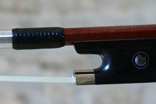 Archet de violoncelle en carbone et Pernambouc