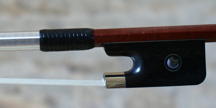 Archet de violoncelle en carbone et Pernambouc