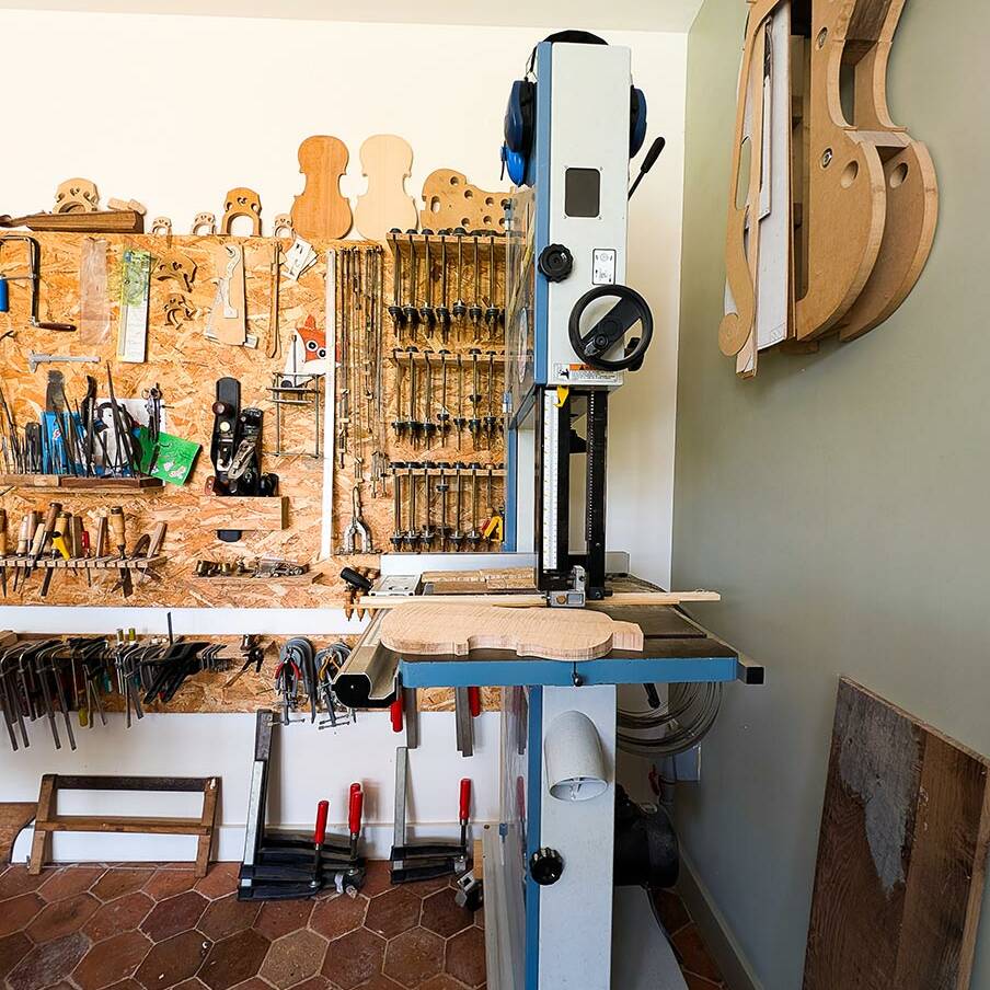 Atelier de lutherie - Luthier, location, réparation et restauration de contrebasse, violon, alto et violoncelle