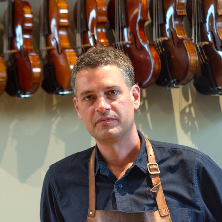 Julien Bozzolini, luthier contrebasse, violon, alto, violoncelle et archet. Instruments neufs et anciens, vente, location et restauration